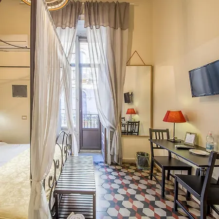 Grand Tour Design Self Check-in 3* Catania