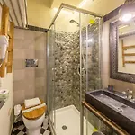 Grand Tour Design Self Check-in Panzió 4*