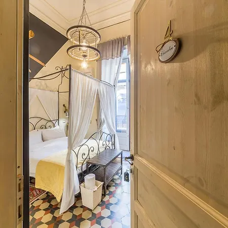 Grand Tour Design Self Check-in Bed & Breakfast 3*