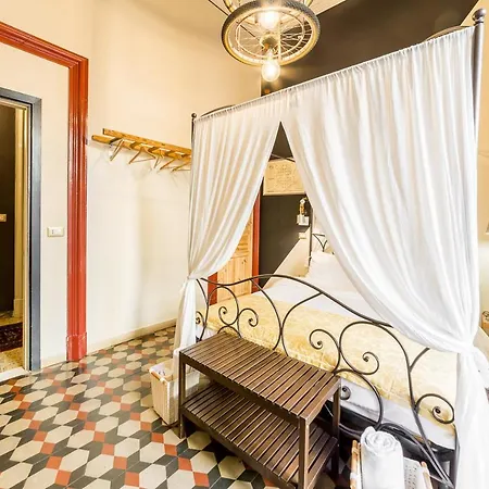 Grand Tour Design Self Check-in Catania