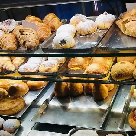 Grand Tour Design Self Check-in Bed & Breakfast Katánie